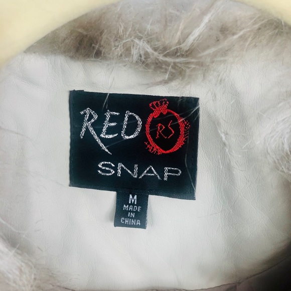 Red Snap-Cute two-tone faux fur vest.Size Med. - Picture 6 of 8